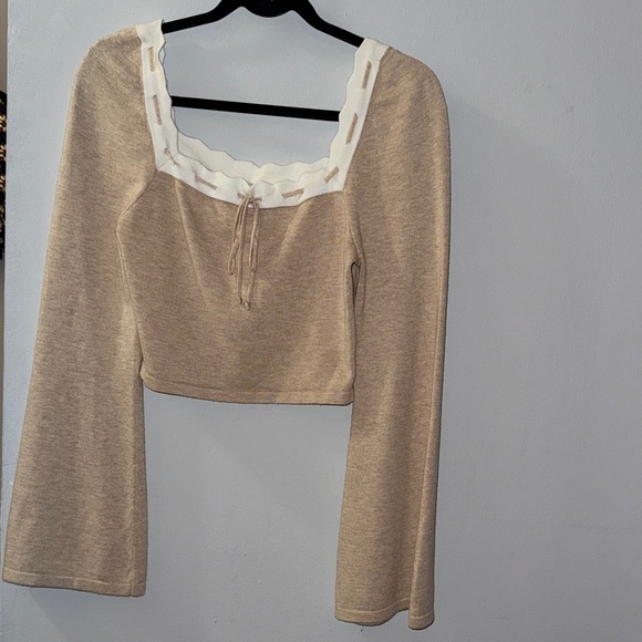 Dee Elly Tops - Cropped Sweater - Neutral